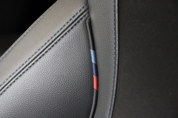 BMW 3 Serie Sedan 318i Executive M Sport Pakket Automaat / Live Cockpit Professional / M Sportonderstel / Navigatie Professional / Sportstoelen / HiFi / Active Guard Plus / Parkeersensoren voor + achter / Shadow Line / 19 Inch / Extra Getint Glas / DAB