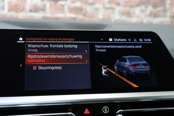 BMW 3 Serie Sedan 318i Executive M Sport Pakket Automaat / Live Cockpit Professional / M Sportonderstel / Navigatie Professional / Sportstoelen / HiFi / Active Guard Plus / Parkeersensoren voor + achter / Shadow Line / 19 Inch / Extra Getint Glas / DAB
