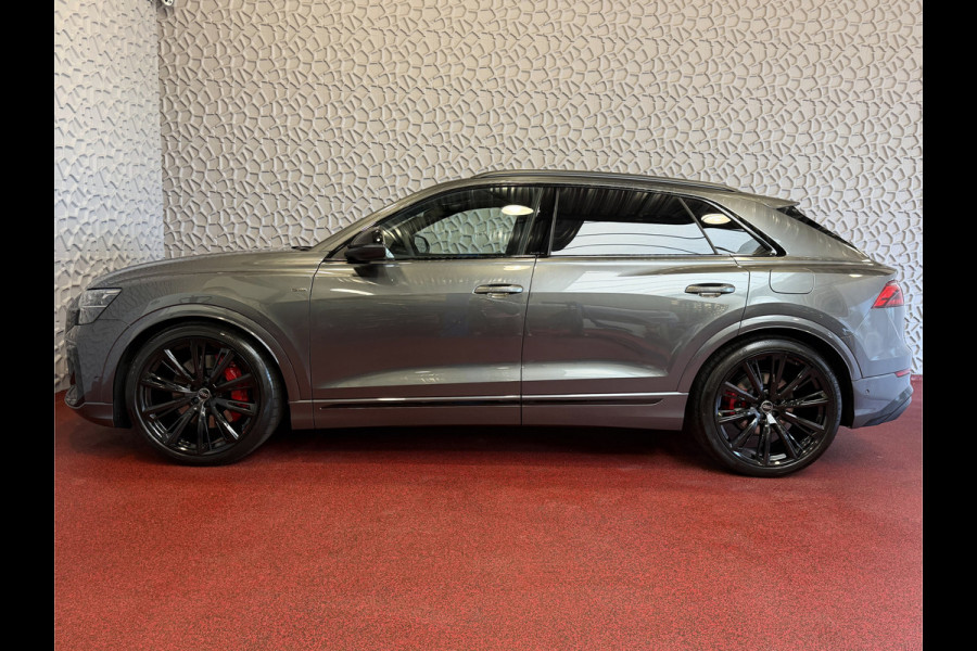 Audi Q8 60 TFSI E COMPETITION PLUS LUCHTVERING SOFT.CLOSE 23''LMV B&O ACHTERAS.BST VALCONA LEER TREKHAAK HEADUP CARBON.INT MATRIX/LASER NIEUWE ONGEBRUIKTE AUTO