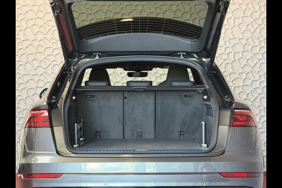 Audi Q8 60 TFSI E COMPETITION PLUS LUCHTVERING SOFT.CLOSE 23''LMV B&O ACHTERAS.BST VALCONA LEER TREKHAAK HEADUP CARBON.INT MATRIX/LASER NIEUWE ONGEBRUIKTE AUTO