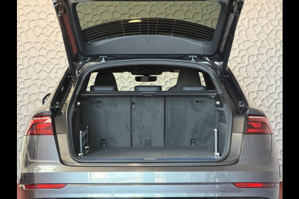 Audi Q8 60 TFSI E COMPETITION PLUS LUCHTVERING SOFT.CLOSE 23''LMV B&O ACHTERAS.BST VALCONA LEER TREKHAAK HEADUP CARBON.INT MATRIX/LASER NIEUWE ONGEBRUIKTE AUTO