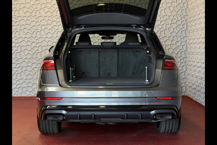 Audi Q8 60 TFSI E COMPETITION PLUS LUCHTVERING SOFT.CLOSE 23''LMV B&O ACHTERAS.BST VALCONA LEER TREKHAAK HEADUP CARBON.INT MATRIX/LASER NIEUWE ONGEBRUIKTE AUTO