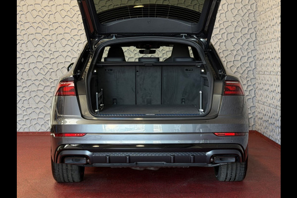 Audi Q8 60 TFSI E COMPETITION PLUS LUCHTVERING SOFT.CLOSE 23''LMV B&O ACHTERAS.BST VALCONA LEER TREKHAAK HEADUP CARBON.INT MATRIX/LASER NIEUWE ONGEBRUIKTE AUTO