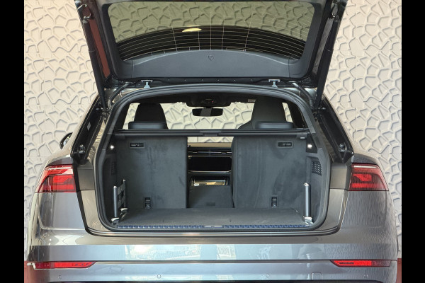 Audi Q8 60 TFSI E COMPETITION PLUS LUCHTVERING SOFT.CLOSE 23''LMV B&O ACHTERAS.BST VALCONA LEER TREKHAAK HEADUP CARBON.INT MATRIX/LASER NIEUWE ONGEBRUIKTE AUTO