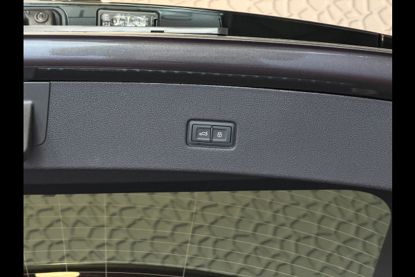 Audi Q8 60 TFSI E COMPETITION PLUS LUCHTVERING SOFT.CLOSE 23''LMV B&O ACHTERAS.BST VALCONA LEER TREKHAAK HEADUP CARBON.INT MATRIX/LASER NIEUWE ONGEBRUIKTE AUTO