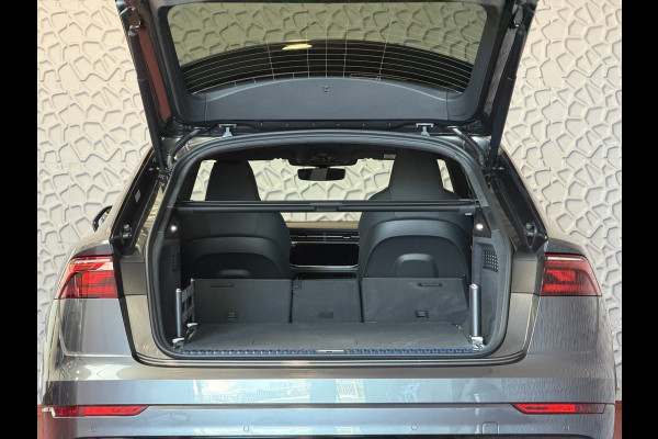 Audi Q8 60 TFSI E COMPETITION PLUS LUCHTVERING SOFT.CLOSE 23''LMV B&O ACHTERAS.BST VALCONA LEER TREKHAAK HEADUP CARBON.INT MATRIX/LASER NIEUWE ONGEBRUIKTE AUTO