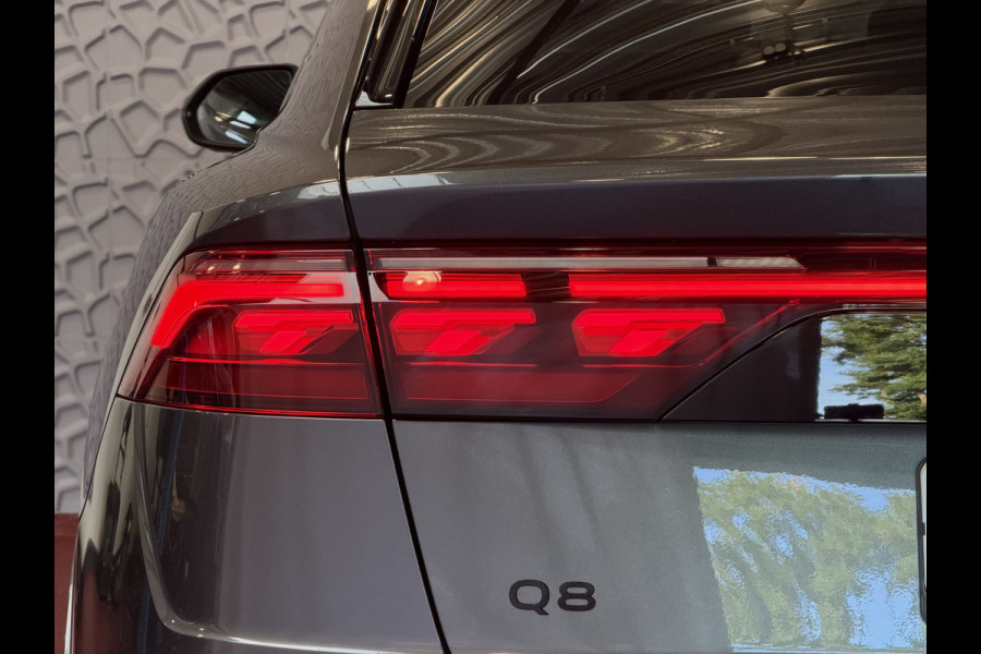 Audi Q8 60 TFSI E COMPETITION PLUS LUCHTVERING SOFT.CLOSE 23''LMV B&O ACHTERAS.BST VALCONA LEER TREKHAAK HEADUP CARBON.INT MATRIX/LASER NIEUWE ONGEBRUIKTE AUTO