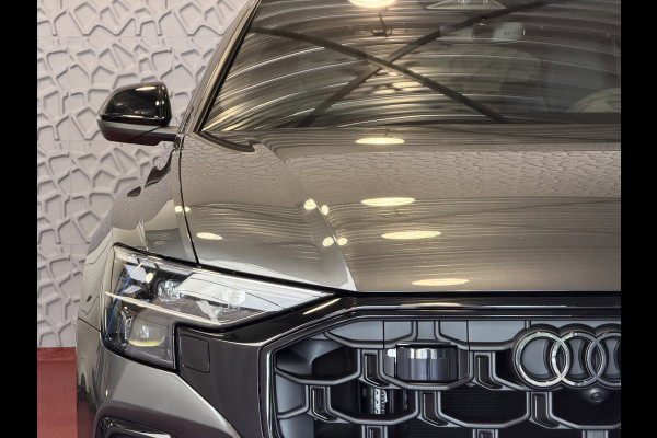 Audi Q8 60 TFSI E COMPETITION PLUS LUCHTVERING SOFT.CLOSE 23''LMV B&O ACHTERAS.BST VALCONA LEER TREKHAAK HEADUP CARBON.INT MATRIX/LASER NIEUWE ONGEBRUIKTE AUTO