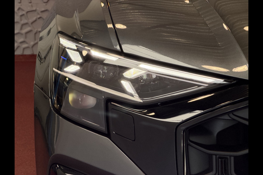 Audi Q8 60 TFSI E COMPETITION PLUS LUCHTVERING SOFT.CLOSE 23''LMV B&O ACHTERAS.BST VALCONA LEER TREKHAAK HEADUP CARBON.INT MATRIX/LASER NIEUWE ONGEBRUIKTE AUTO