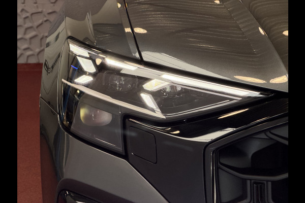 Audi Q8 60 TFSI E COMPETITION PLUS LUCHTVERING SOFT.CLOSE 23''LMV B&O ACHTERAS.BST VALCONA LEER TREKHAAK HEADUP CARBON.INT MATRIX/LASER NIEUWE ONGEBRUIKTE AUTO