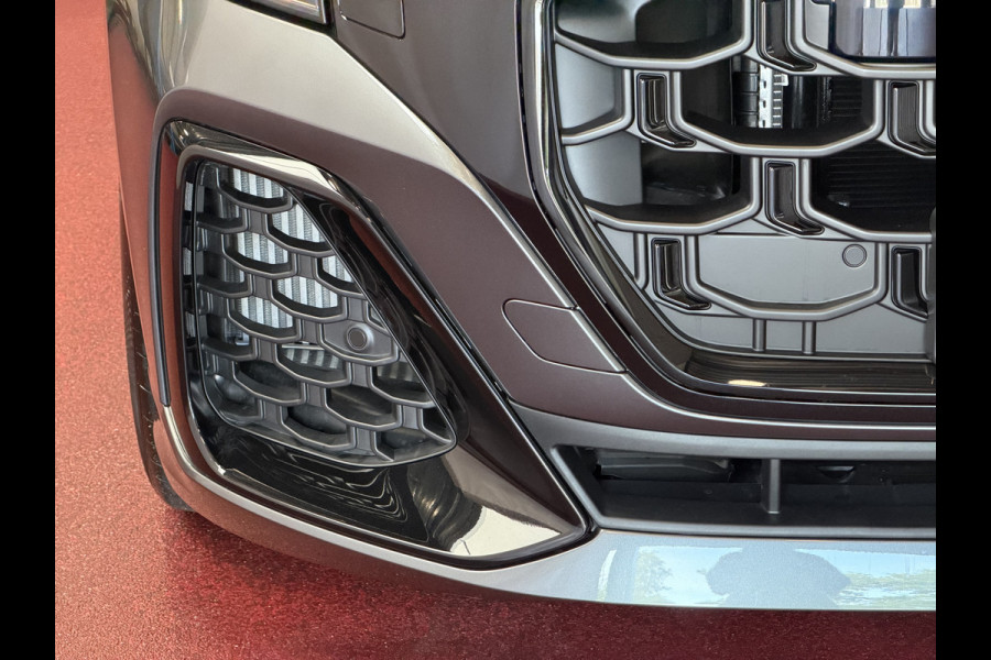 Audi Q8 60 TFSI E COMPETITION PLUS LUCHTVERING SOFT.CLOSE 23''LMV B&O ACHTERAS.BST VALCONA LEER TREKHAAK HEADUP CARBON.INT MATRIX/LASER NIEUWE ONGEBRUIKTE AUTO