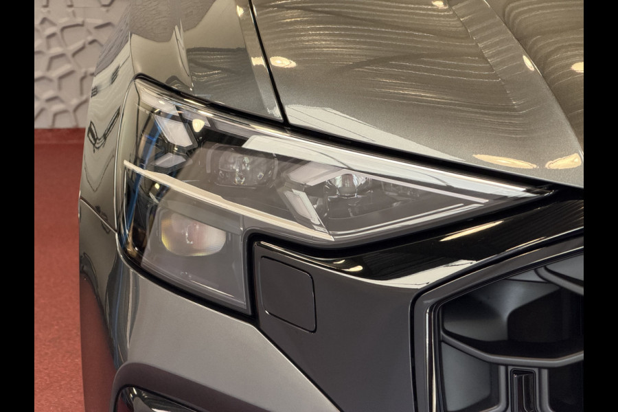 Audi Q8 60 TFSI E COMPETITION PLUS LUCHTVERING SOFT.CLOSE 23''LMV B&O ACHTERAS.BST VALCONA LEER TREKHAAK HEADUP CARBON.INT MATRIX/LASER NIEUWE ONGEBRUIKTE AUTO
