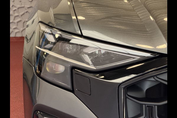 Audi Q8 60 TFSI E COMPETITION PLUS LUCHTVERING SOFT.CLOSE 23''LMV B&O ACHTERAS.BST VALCONA LEER TREKHAAK HEADUP CARBON.INT MATRIX/LASER NIEUWE ONGEBRUIKTE AUTO