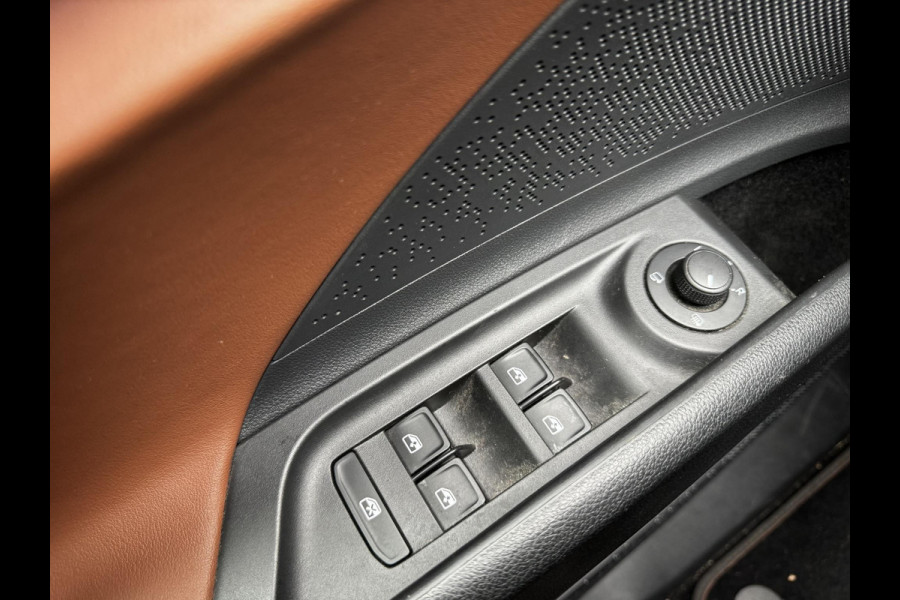 Škoda ENYAQ iV 80 | SOH: 89,7% | Sport Pakket | Leder Pakket | Climate Pakket | Assistentie Pakket | Comfort Plus Pakket | HUD | Trekhaak | Cam | Addaptive CC |