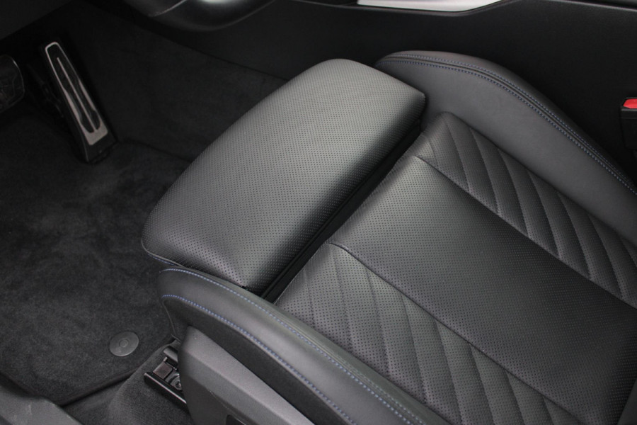 BMW X3 M50 xDrive 399PK M-SPORT PRO | PANORAMA DAK | HARMAN KARDON AUDIO SYSTEM | COMFORT PACK: (STOELVENTILATIE OP DE VOORSTOELEN, ELEKTRISCH VERWARMBARE VOORSTOELEN EN BUITENSTE ZITPLAATSEN ACHTERIN, HANDBEDIENDE ZONNESCHERMEN VOOR ACHTERPORTIERRUITEN) | PREMIUM PACK: (ELEKTRISCH VERSTELBARE LENDESTEUN VOOR BESTUURDER EN PASSAGIER, TRAVEL EN COMFORT SYSTEEM, ADAPTIEVE LED KOPLAMPEN) | PROFESSIONAL PACK: (PARKING ASSISTANT PLUS, DRIVING ASSISTANT PLUS, INTERIEURCAMERA, BMW LIVE COCKPIT PROFESSIONAL) | SHADOW LINE | NAVIGATIE | DRAADLOZE APPLE CARPLAY/ANDROID AUTO | DUBBELE D