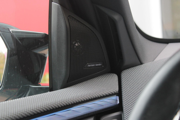 BMW X3 M50 xDrive 399PK M-SPORT PRO | PANORAMA DAK | HARMAN KARDON AUDIO SYSTEM | COMFORT PACK: (STOELVENTILATIE OP DE VOORSTOELEN, ELEKTRISCH VERWARMBARE VOORSTOELEN EN BUITENSTE ZITPLAATSEN ACHTERIN, HANDBEDIENDE ZONNESCHERMEN VOOR ACHTERPORTIERRUITEN) | PREMIUM PACK: (ELEKTRISCH VERSTELBARE LENDESTEUN VOOR BESTUURDER EN PASSAGIER, TRAVEL EN COMFORT SYSTEEM, ADAPTIEVE LED KOPLAMPEN) | PROFESSIONAL PACK: (PARKING ASSISTANT PLUS, DRIVING ASSISTANT PLUS, INTERIEURCAMERA, BMW LIVE COCKPIT PROFESSIONAL) | SHADOW LINE | NAVIGATIE | DRAADLOZE APPLE CARPLAY/ANDROID AUTO | DUBBELE D
