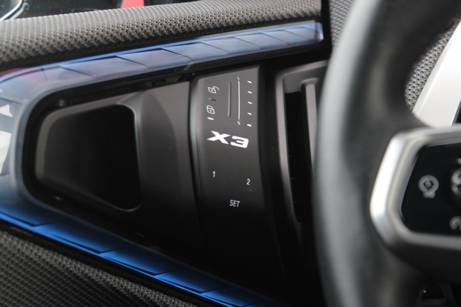 BMW X3 M50 xDrive 399PK M-SPORT PRO | PANORAMA DAK | HARMAN KARDON AUDIO SYSTEM | COMFORT PACK: (STOELVENTILATIE OP DE VOORSTOELEN, ELEKTRISCH VERWARMBARE VOORSTOELEN EN BUITENSTE ZITPLAATSEN ACHTERIN, HANDBEDIENDE ZONNESCHERMEN VOOR ACHTERPORTIERRUITEN) | PREMIUM PACK: (ELEKTRISCH VERSTELBARE LENDESTEUN VOOR BESTUURDER EN PASSAGIER, TRAVEL EN COMFORT SYSTEEM, ADAPTIEVE LED KOPLAMPEN) | PROFESSIONAL PACK: (PARKING ASSISTANT PLUS, DRIVING ASSISTANT PLUS, INTERIEURCAMERA, BMW LIVE COCKPIT PROFESSIONAL) | SHADOW LINE | NAVIGATIE | DRAADLOZE APPLE CARPLAY/ANDROID AUTO | DUBBELE D