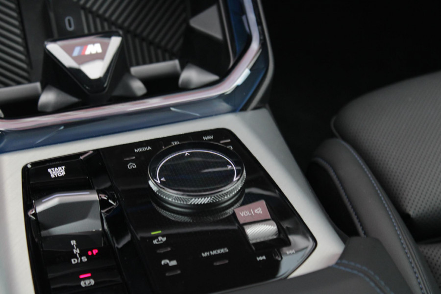 BMW X3 M50 xDrive 399PK M-SPORT PRO | PANORAMA DAK | HARMAN KARDON AUDIO SYSTEM | COMFORT PACK: (STOELVENTILATIE OP DE VOORSTOELEN, ELEKTRISCH VERWARMBARE VOORSTOELEN EN BUITENSTE ZITPLAATSEN ACHTERIN, HANDBEDIENDE ZONNESCHERMEN VOOR ACHTERPORTIERRUITEN) | PREMIUM PACK: (ELEKTRISCH VERSTELBARE LENDESTEUN VOOR BESTUURDER EN PASSAGIER, TRAVEL EN COMFORT SYSTEEM, ADAPTIEVE LED KOPLAMPEN) | PROFESSIONAL PACK: (PARKING ASSISTANT PLUS, DRIVING ASSISTANT PLUS, INTERIEURCAMERA, BMW LIVE COCKPIT PROFESSIONAL) | SHADOW LINE | NAVIGATIE | DRAADLOZE APPLE CARPLAY/ANDROID AUTO | DUBBELE D