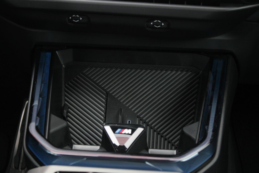 BMW X3 M50 xDrive 399PK M-SPORT PRO | PANORAMA DAK | HARMAN KARDON AUDIO SYSTEM | COMFORT PACK: (STOELVENTILATIE OP DE VOORSTOELEN, ELEKTRISCH VERWARMBARE VOORSTOELEN EN BUITENSTE ZITPLAATSEN ACHTERIN, HANDBEDIENDE ZONNESCHERMEN VOOR ACHTERPORTIERRUITEN) | PREMIUM PACK: (ELEKTRISCH VERSTELBARE LENDESTEUN VOOR BESTUURDER EN PASSAGIER, TRAVEL EN COMFORT SYSTEEM, ADAPTIEVE LED KOPLAMPEN) | PROFESSIONAL PACK: (PARKING ASSISTANT PLUS, DRIVING ASSISTANT PLUS, INTERIEURCAMERA, BMW LIVE COCKPIT PROFESSIONAL) | SHADOW LINE | NAVIGATIE | DRAADLOZE APPLE CARPLAY/ANDROID AUTO | DUBBELE D