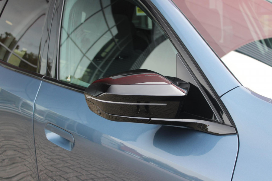 BMW X3 M50 xDrive 399PK M-SPORT PRO | PANORAMA DAK | HARMAN KARDON AUDIO SYSTEM | COMFORT PACK: (STOELVENTILATIE OP DE VOORSTOELEN, ELEKTRISCH VERWARMBARE VOORSTOELEN EN BUITENSTE ZITPLAATSEN ACHTERIN, HANDBEDIENDE ZONNESCHERMEN VOOR ACHTERPORTIERRUITEN) | PREMIUM PACK: (ELEKTRISCH VERSTELBARE LENDESTEUN VOOR BESTUURDER EN PASSAGIER, TRAVEL EN COMFORT SYSTEEM, ADAPTIEVE LED KOPLAMPEN) | PROFESSIONAL PACK: (PARKING ASSISTANT PLUS, DRIVING ASSISTANT PLUS, INTERIEURCAMERA, BMW LIVE COCKPIT PROFESSIONAL) | SHADOW LINE | NAVIGATIE | DRAADLOZE APPLE CARPLAY/ANDROID AUTO | DUBBELE D