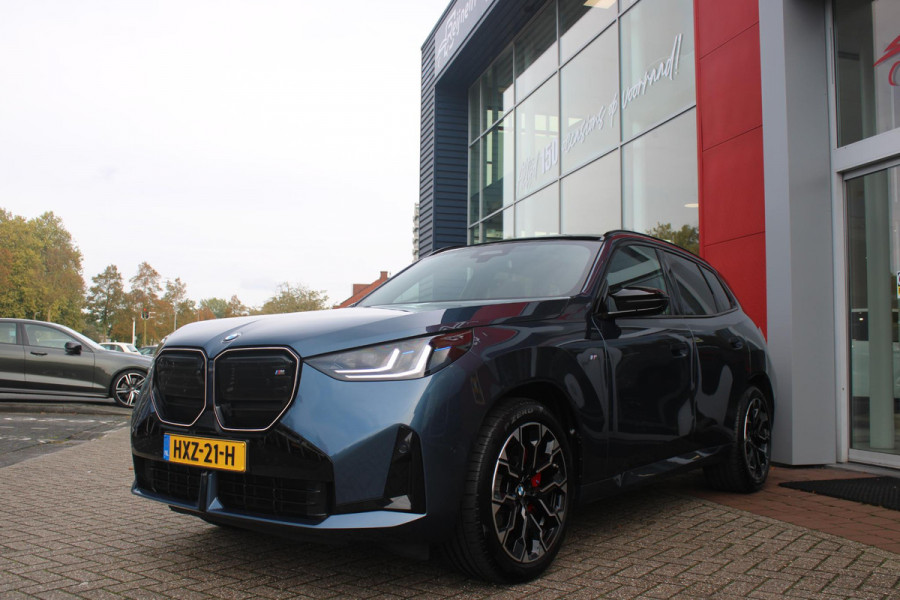 BMW X3 M50 xDrive 399PK M-SPORT PRO | PANORAMA DAK | HARMAN KARDON AUDIO SYSTEM | COMFORT PACK: (STOELVENTILATIE OP DE VOORSTOELEN, ELEKTRISCH VERWARMBARE VOORSTOELEN EN BUITENSTE ZITPLAATSEN ACHTERIN, HANDBEDIENDE ZONNESCHERMEN VOOR ACHTERPORTIERRUITEN) | PREMIUM PACK: (ELEKTRISCH VERSTELBARE LENDESTEUN VOOR BESTUURDER EN PASSAGIER, TRAVEL EN COMFORT SYSTEEM, ADAPTIEVE LED KOPLAMPEN) | PROFESSIONAL PACK: (PARKING ASSISTANT PLUS, DRIVING ASSISTANT PLUS, INTERIEURCAMERA, BMW LIVE COCKPIT PROFESSIONAL) | SHADOW LINE | NAVIGATIE | DRAADLOZE APPLE CARPLAY/ANDROID AUTO | DUBBELE D