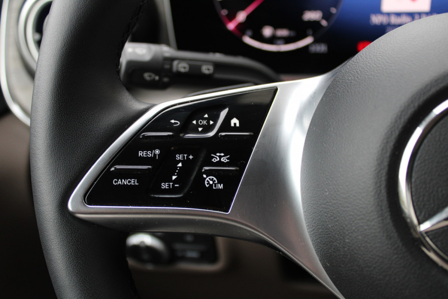 Mercedes-Benz V-Klasse 300d / AMG / DC / Exclusive / 4-Matic / Pano / Luchtv / Elec Stoel / Burmester / Vol Opties / NIEUWSTAAT