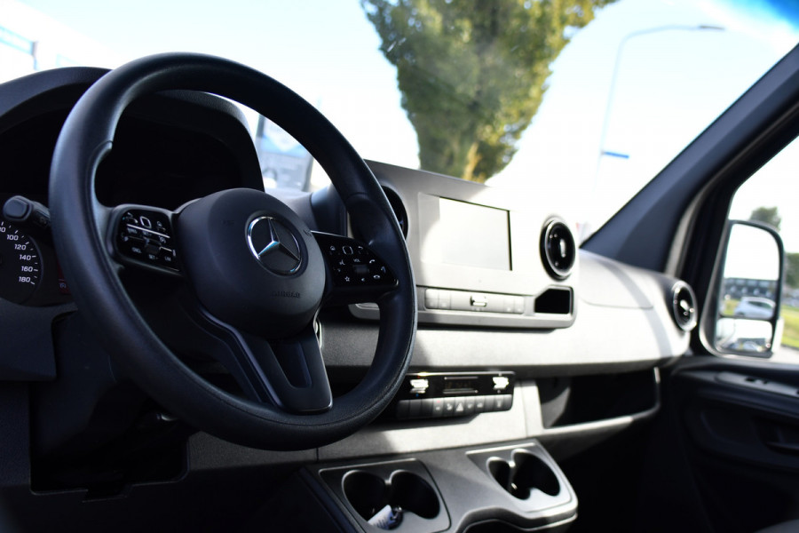 Mercedes-Benz Sprinter 317 1.9 CDI L2H2 RWD DC PB Edition Camera Cruise, Carplay, LED, 3500kg Trekhaak, Geveerde stoel, Standkachel, Automaat, 170pk, Uniek!