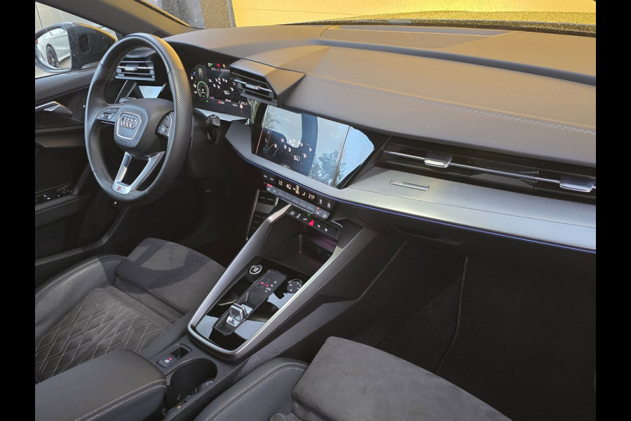 Audi A3 Sportback 40 TFSI e RS3 Look / B & O / Acc / Lane Assist / Dode Hoek / Dig Cockpit / Navi / Ecc / Elek Pakket / Allu Velge