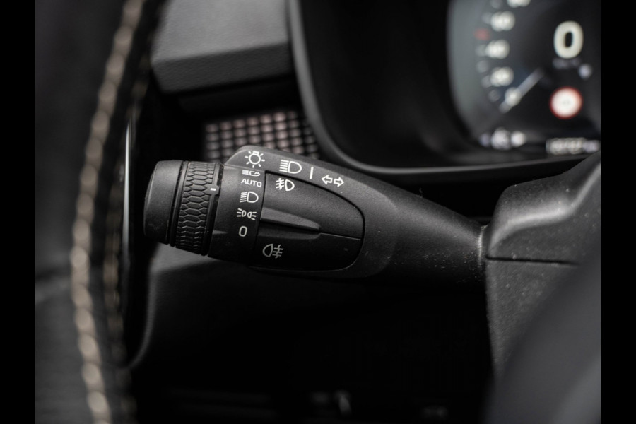 Volvo XC40 2.0 T4 190PK R-Design | Pano | Surround View | Trekhaak