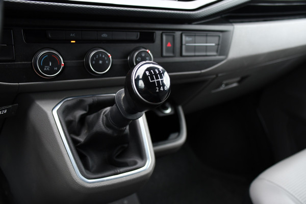 Volkswagen Transporter 2.0 TDI L1H1 Bulli Virtual, Camera, Cruise, Carplay, LED, Multimedia, 150pk, Leder, Uniek!