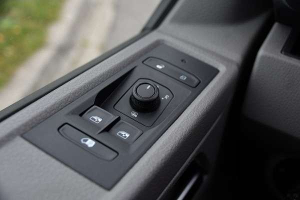 Volkswagen Transporter 2.0 TDI L1H1 Bulli Virtual, Camera, Cruise, Carplay, LED, Multimedia, 150pk, Leder, Uniek!