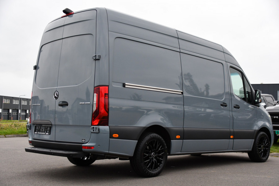 Mercedes-Benz Sprinter 319 1.9 CDI L2H2 RWD PB Edition Full Options! Luchtvering, Cruise, 360 Camera, Stoelverwarming, Clima, LED, Standkachel, Voorruit verwarming, 190pk, Automaat, Uniek!