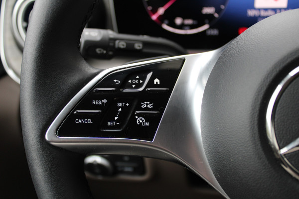 Mercedes-Benz V-Klasse 300d / AMG / DC / Exclusive / 4-Matic / Pano / Luchtv / Elec Stoel / Burmester / Vol Opties / NIEUWSTAAT