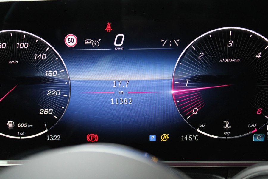 Mercedes-Benz V-Klasse 300d / AMG / DC / Exclusive / 4-Matic / Pano / Luchtv / Elec Stoel / Burmester / Vol Opties / NIEUWSTAAT