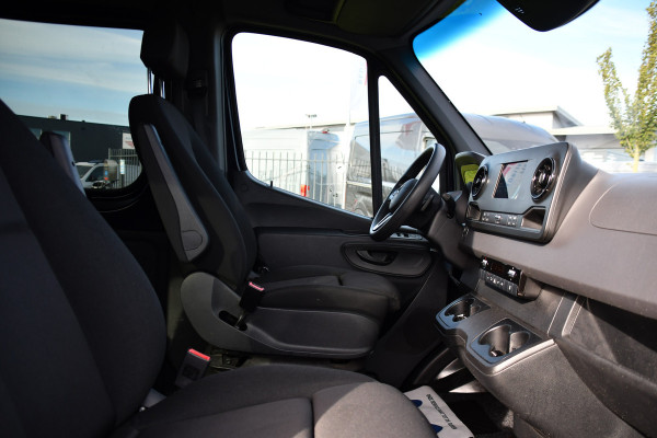 Mercedes-Benz Sprinter 317 1.9 CDI L2H2 RWD DC PB Edition Camera Cruise, Carplay, LED, 3500kg Trekhaak, Geveerde stoel, Standkachel, Automaat, 170pk, Uniek!