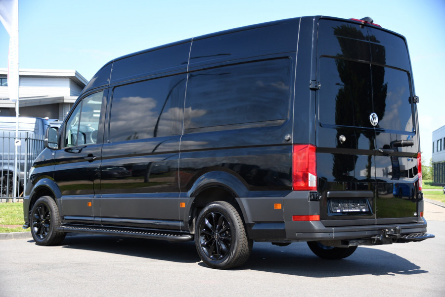 Volkswagen Crafter 35 2.0 TDI L3H3 Black Edition Camera, Adaptieve Cruise, 3000kg Trekhaak, Automaat, LED, Geveerde stoel, 164pk, Massage stoel, Uniek!