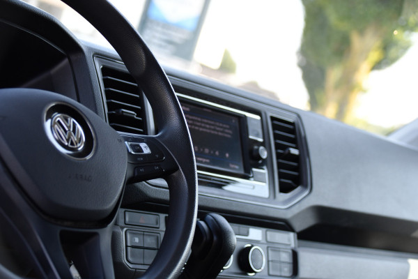 Volkswagen Crafter 35 2.0 TDI L3H3 Black Edition Camera, Adaptieve Cruise, 3000kg Trekhaak, Automaat, LED, Geveerde stoel, 164pk, Massage stoel, Uniek!