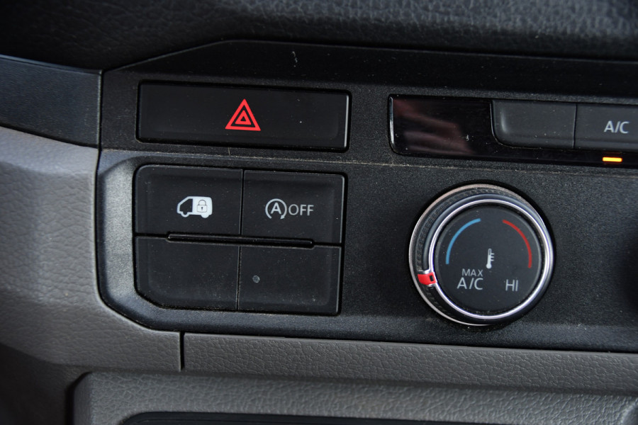 Volkswagen Crafter 35 2.0 TDI L3H3 Black Edition Camera, Adaptieve Cruise, 3000kg Trekhaak, Automaat, LED, Geveerde stoel, 164pk, Massage stoel, Uniek!