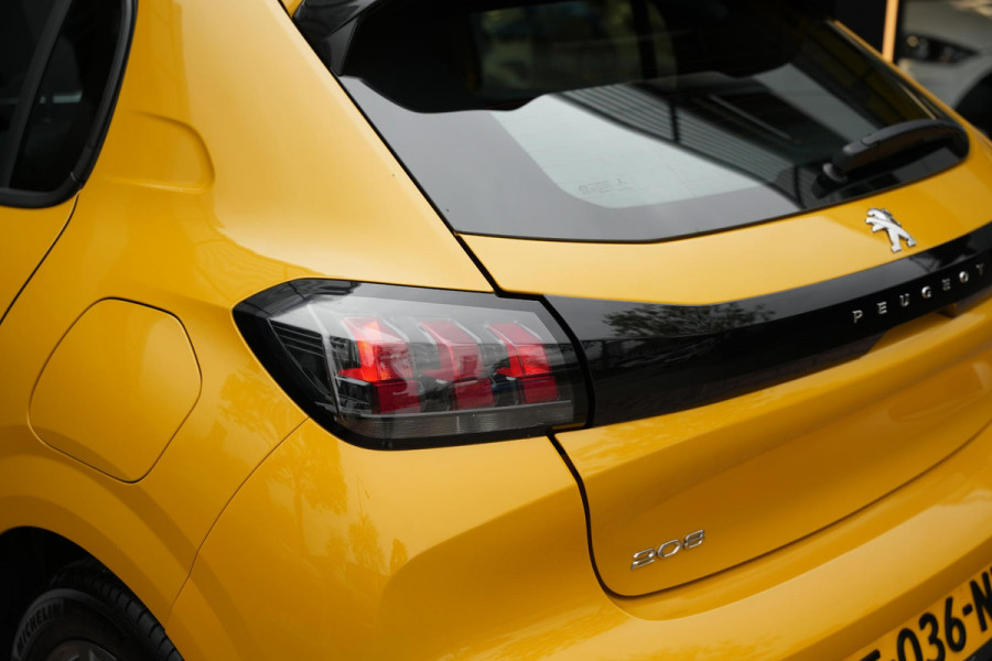 Peugeot 208 1.2 PureTech Allure Apple Carplay Vermoeidheidsherkenning LED dagrijverlichting DAB+ Cruise control