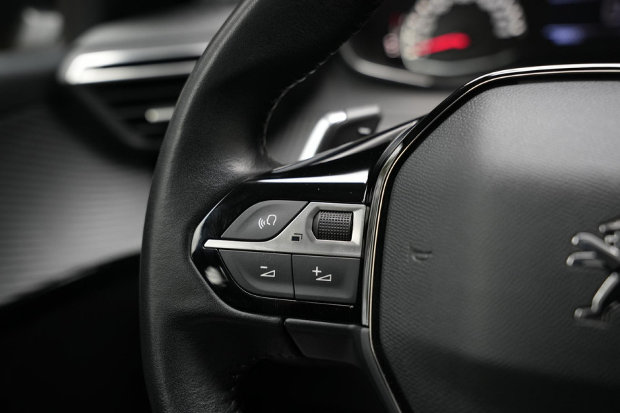 Peugeot 208 1.2 PureTech Allure Apple Carplay Vermoeidheidsherkenning LED dagrijverlichting DAB+ Cruise control