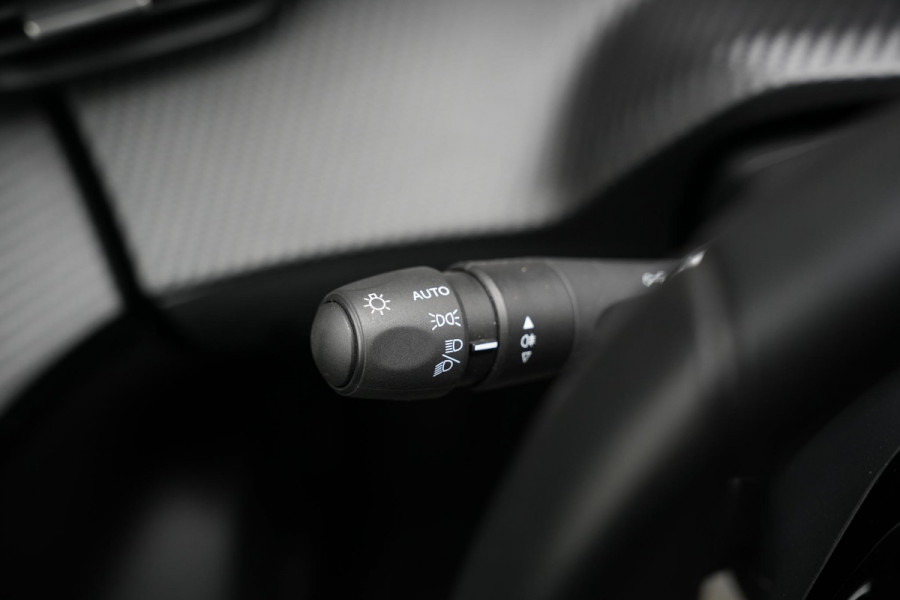 Peugeot 208 1.2 PureTech Allure Apple Carplay Vermoeidheidsherkenning LED dagrijverlichting DAB+ Cruise control