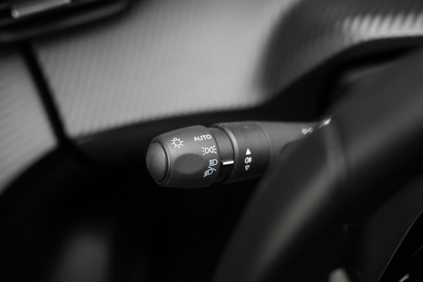 Peugeot 208 1.2 PureTech Allure Apple Carplay Vermoeidheidsherkenning LED dagrijverlichting DAB+ Cruise control