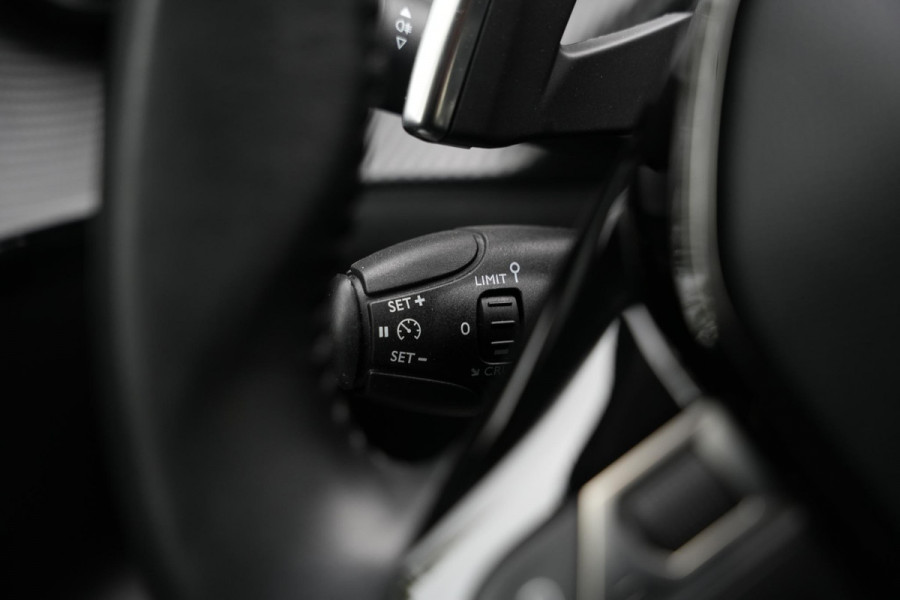 Peugeot 208 1.2 PureTech Allure Apple Carplay Vermoeidheidsherkenning LED dagrijverlichting DAB+ Cruise control