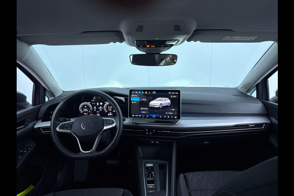 Volkswagen Golf Variant 1.5 eTSI Life 115 PK DSG | Navigatie | Trekhaak | Stoel- en stuurverwarming |