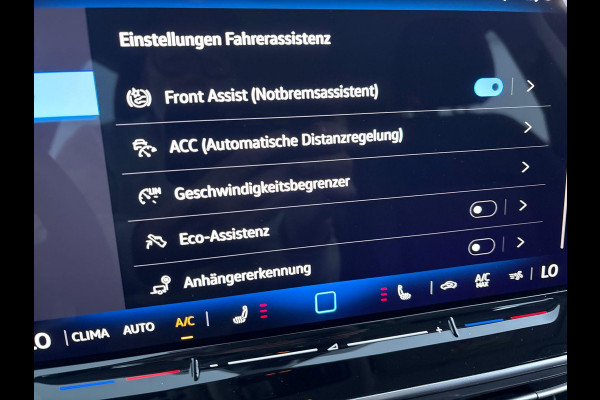 Volkswagen Golf Variant 1.5 eTSI Life 115 PK DSG | Navigatie | Trekhaak | Stoel- en stuurverwarming |