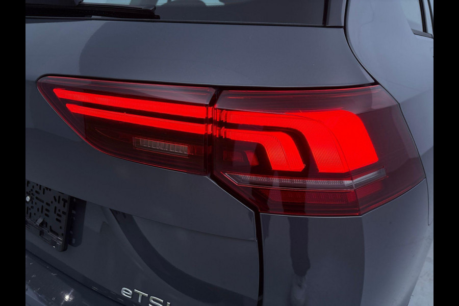 Volkswagen Golf Variant 1.5 eTSI Life 115 PK DSG | Navigatie | Trekhaak | Stoel- en stuurverwarming |