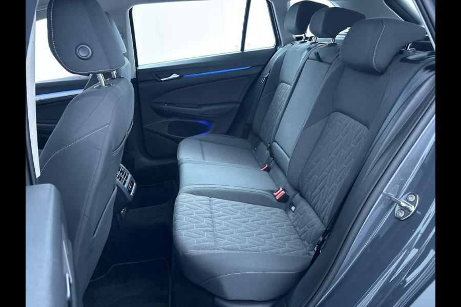 Volkswagen Golf Variant 1.5 eTSI Life 115 PK DSG | Navigatie | Trekhaak | Stoel- en stuurverwarming |
