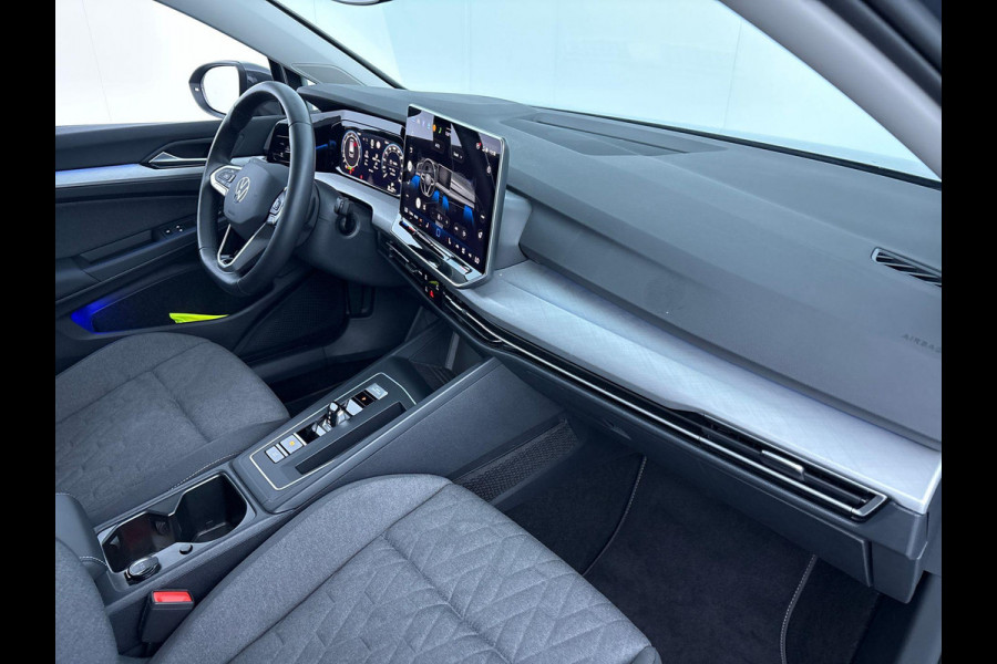 Volkswagen Golf Variant 1.5 eTSI Life 115 PK DSG | Navigatie | Trekhaak | Stoel- en stuurverwarming |