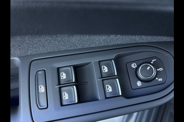 Volkswagen Golf Variant 1.5 eTSI Life 115 PK DSG | Navigatie | Trekhaak | Stoel- en stuurverwarming |