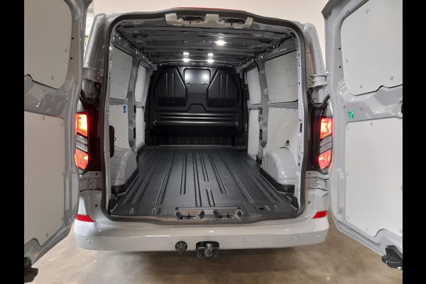 Ford Transit Custom 320 2.0 TDCI L2H1 Limited Automaat Climate control Parkeercamera Navigatie Cruise control Trekhaak 17" Lichtmetalen velgen Apple carplay Android auto